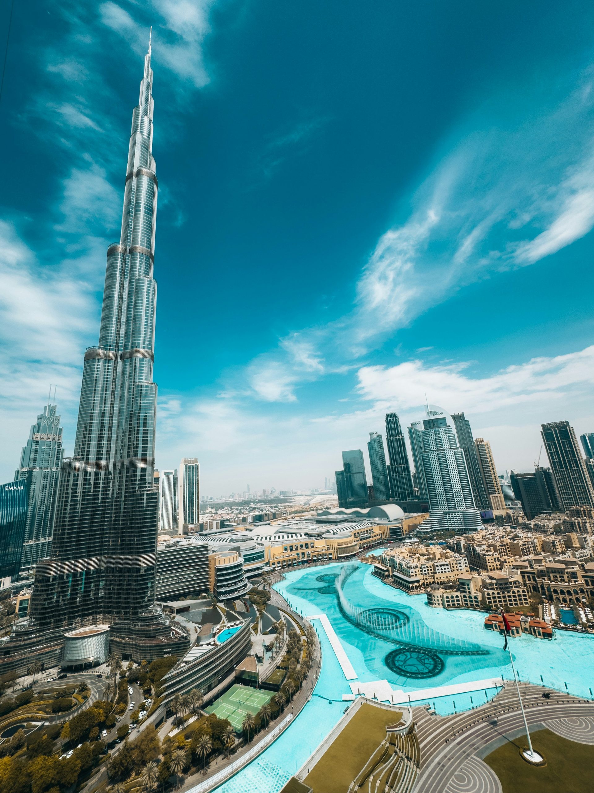 Dubai travel guide Burj Khalifa skyline