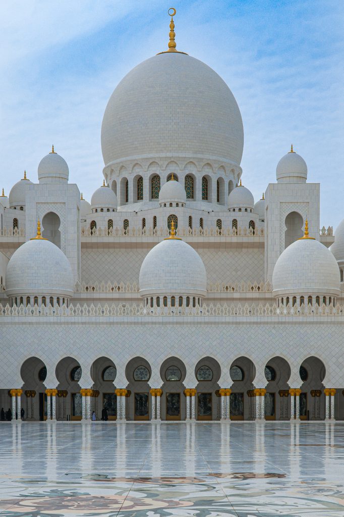 Dubai travel guide Sheikh Zayed Grand Mosque Abu Dhabi