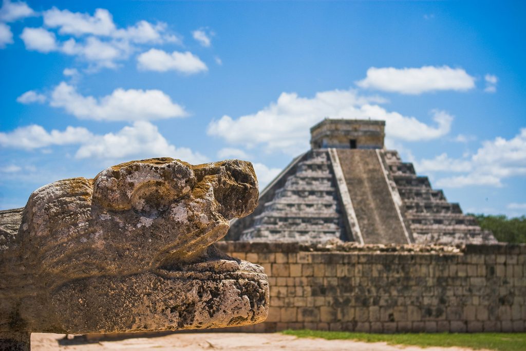 Mexico travel guide Chichen Itza pyramid